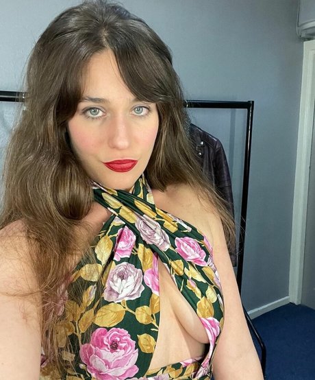 Lola Kirke hübsche akt bild