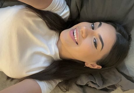 Savtiva model erwachsene bilder