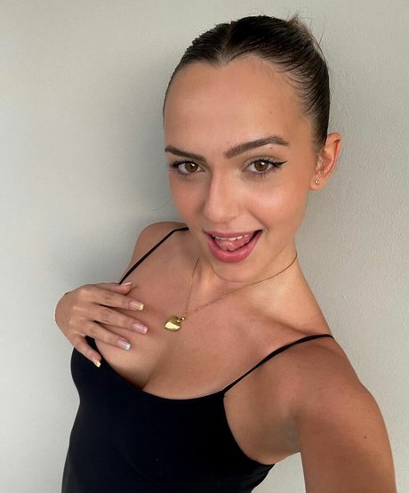 Sofia Cerio erwachsene sex bild