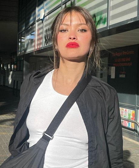 Alina Morozova model kunst galerie