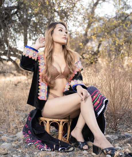 Mai V Yang sexy pornostar bild