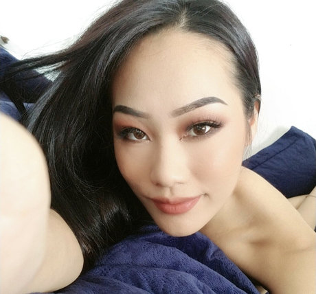Mai V Yang erotische sexy bild