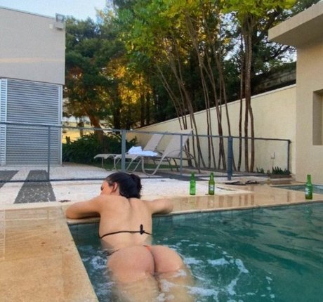 Pyetra Cavalheiro sexy nette foto