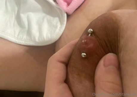 TitsNkush porno nackt bild