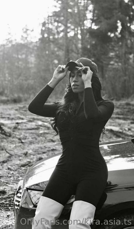 kira asia ts erotische nackten bild