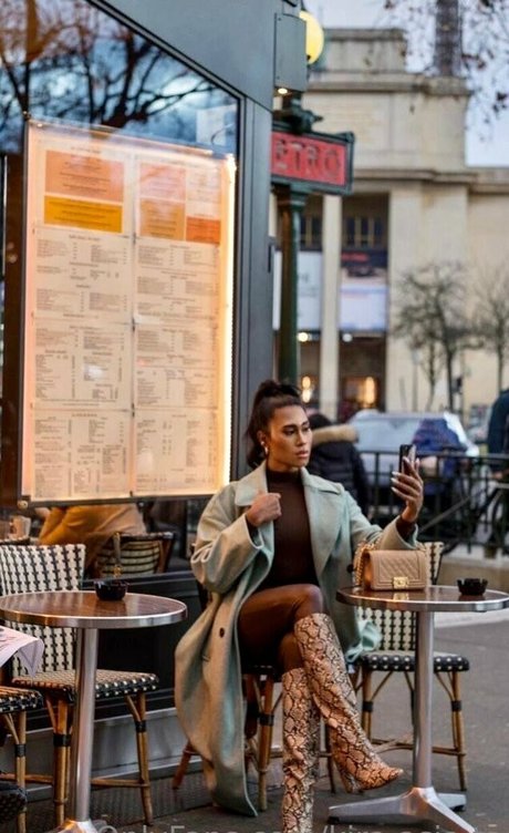 kira asia ts model kunst archiv