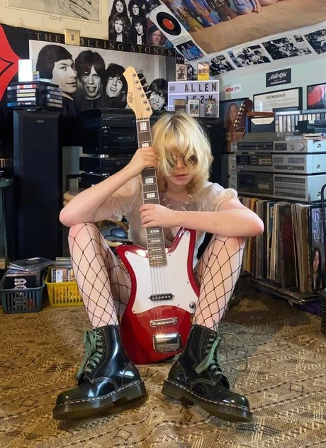 Issy Allen erotische hübsche foto