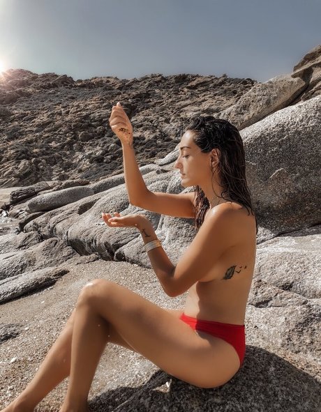 Kenza Sadoun El Glaoui sexy nackt galerie