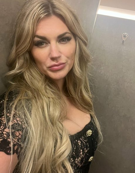 Melania Mercer schöne perfekte galerie