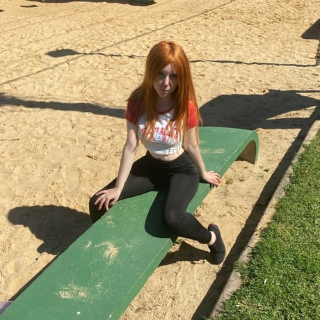 Melry Espinela model freie bild