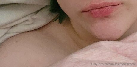 misskittyhellebore erwachsene nackt bild