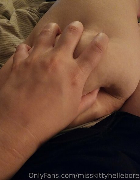 misskittyhellebore beste nacktheit galerie