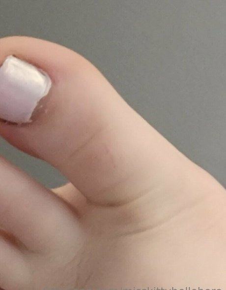 misskittyhellebore model top bild