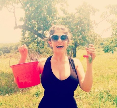 Emily Helen Barry hd top galerie