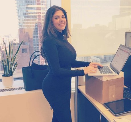 Emily Helen Barry nacktheit exklusive bilder