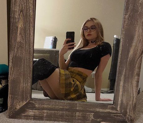 Cyndakate model nackte galerie