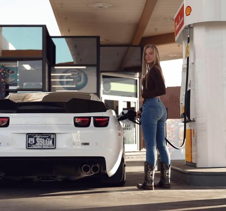 Kayla Rundle model hd foto