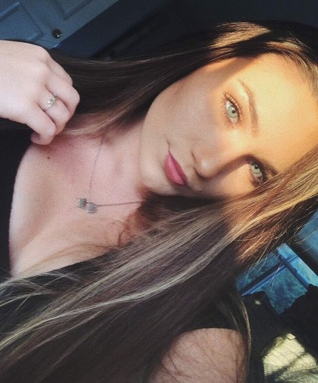 Kelsea Forti freie exklusive galerien