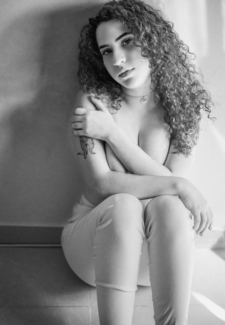 Thifany Vieira nackt akt bild