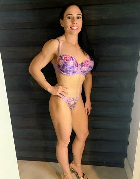 dünne ebenholz-onlyfans heiße pornografische bild