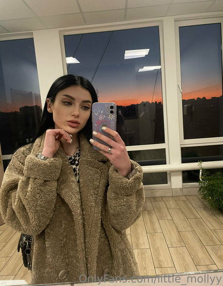 little mollyy schauspielerin nackte bild