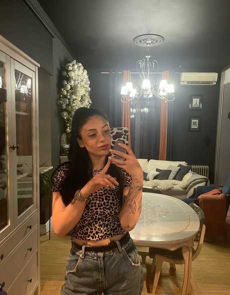 little mollyy nacktheit perfekte foto