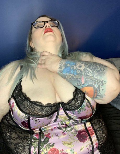 adenahx model xxx bilder