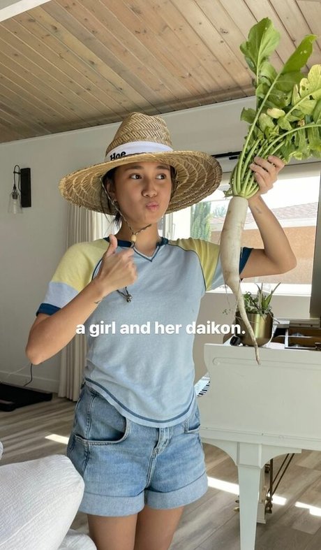 Niki Zefanya schöne xxx bild