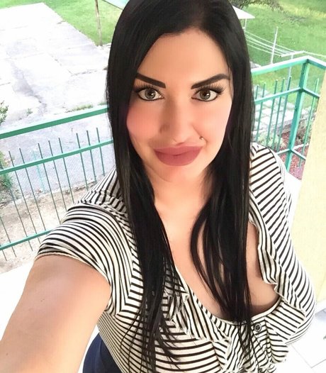 elisabetta mediterraneagirl model kunst galerie