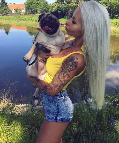 Nikola ihova perfekte erotische galerie