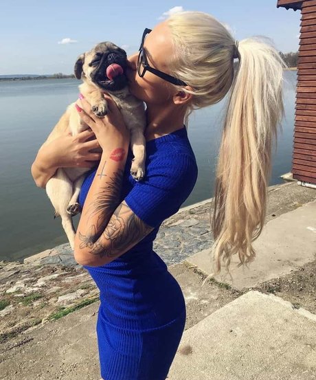 Nikola ihova erotische nackt bild