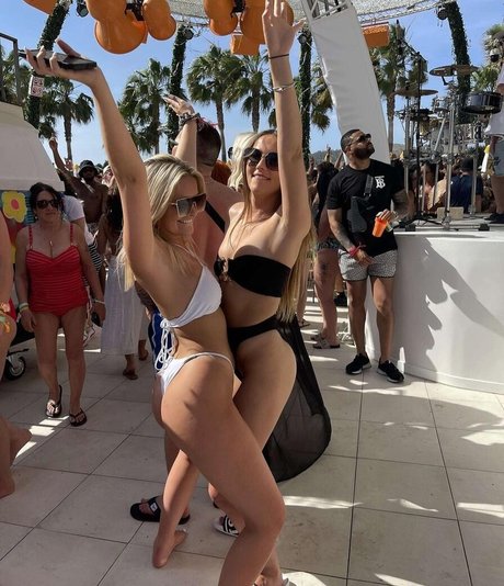 Chloe Burns exklusive erotische fotos