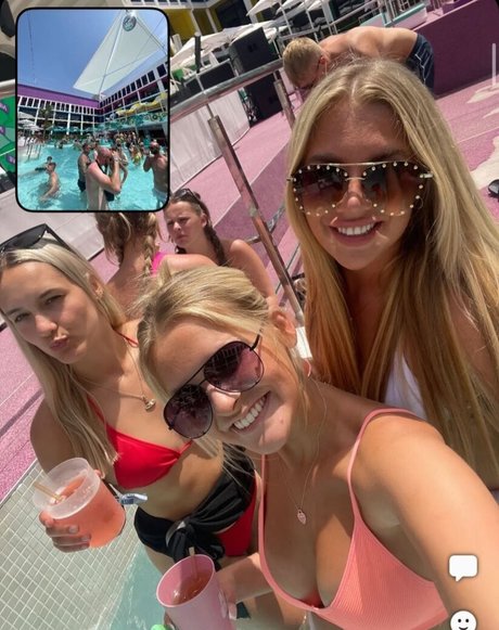 Chloe Burns nackt sexy fotos