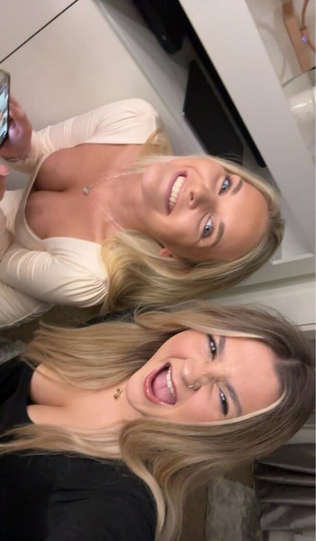 Chloe Burns erwachsene perfekte fotos