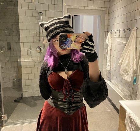 Allykitti model sexy galerie