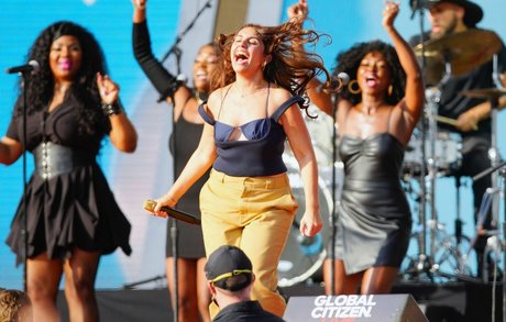 Alessia Cara porno foto