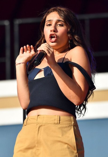 Alessia Cara perfekte nacktheit galerien