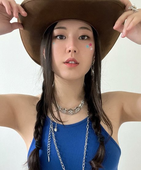 JisuArtist erotische pornostar bild