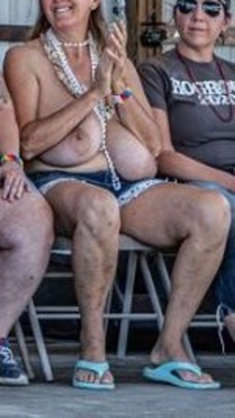 Busty Petra perfekte akt foto