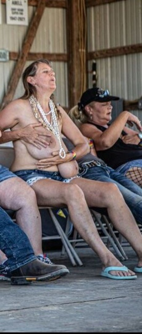 Busty Petra sexy nette bild