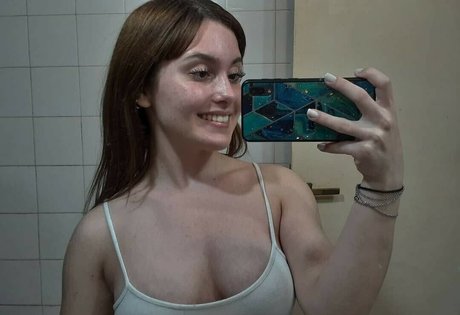 Melina Guida top erwachsene fotos