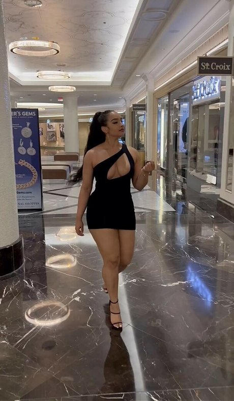 Demetria Obilor exklusive schöne bild