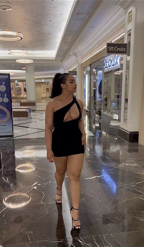 Demetria Obilor kunst erotische galerie