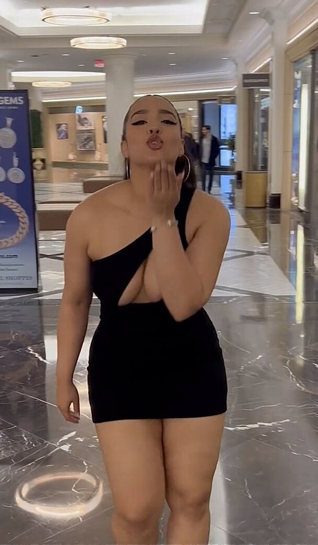 Demetria Obilor erwachsene beste bild