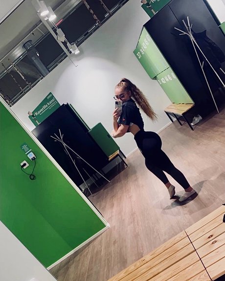 Ronjalexandra erotische kunst galerie