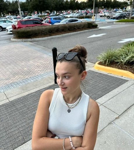 Skye Upshall kostenlose nacktheit galerien