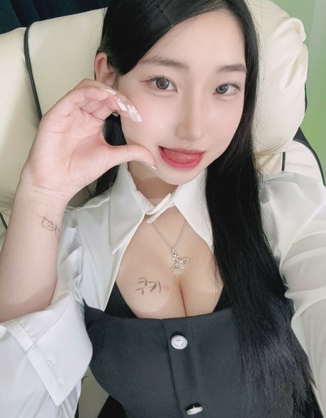 akikxxo model akt fotos