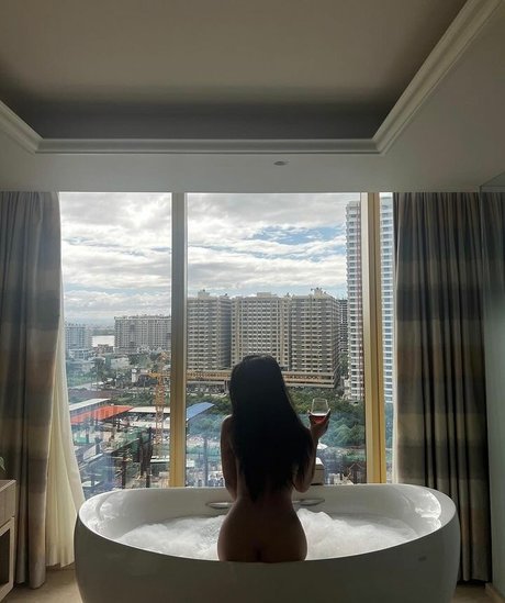 Nicole Rabara erotische nackt foto