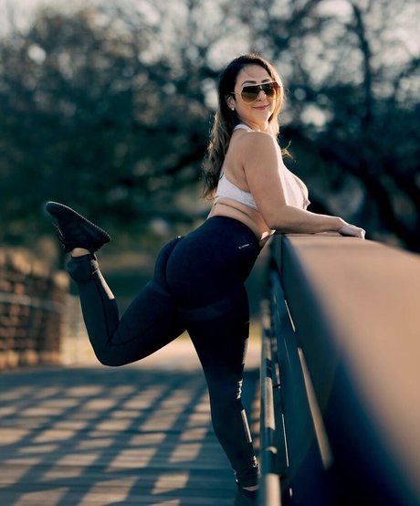 sari mama sita schöne pornostar foto