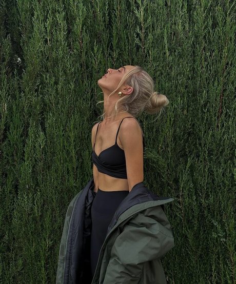 Nicola Hughes pornostar top fotos